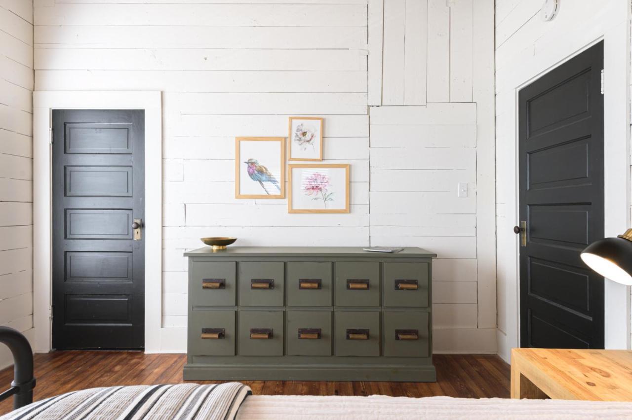 Restored 1930S Uptown Bungalow 2 Min. To Magnolia ウェーコ エクステリア 写真