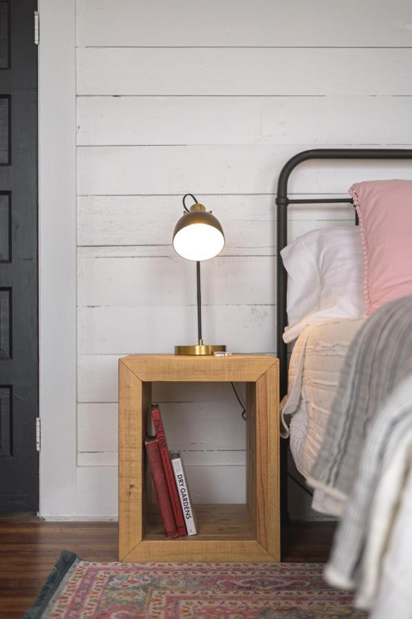 Restored 1930S Uptown Bungalow 2 Min. To Magnolia ウェーコ エクステリア 写真