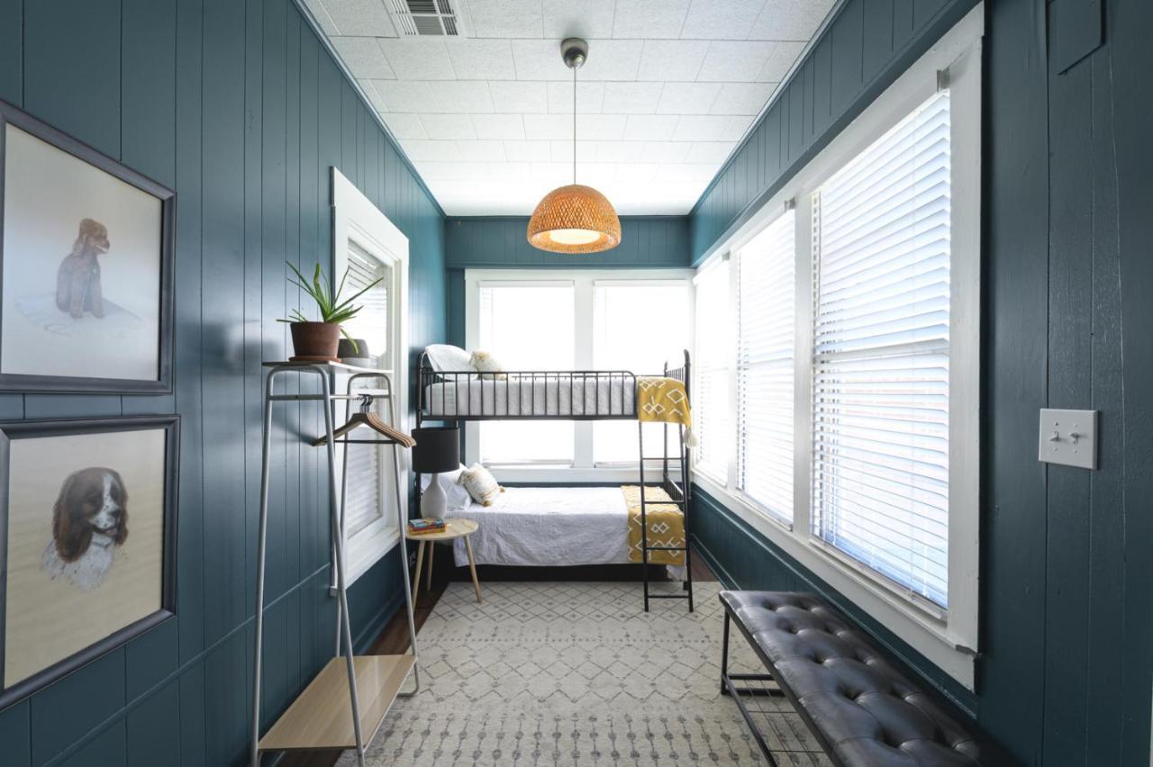 Restored 1930S Uptown Bungalow 2 Min. To Magnolia ウェーコ エクステリア 写真