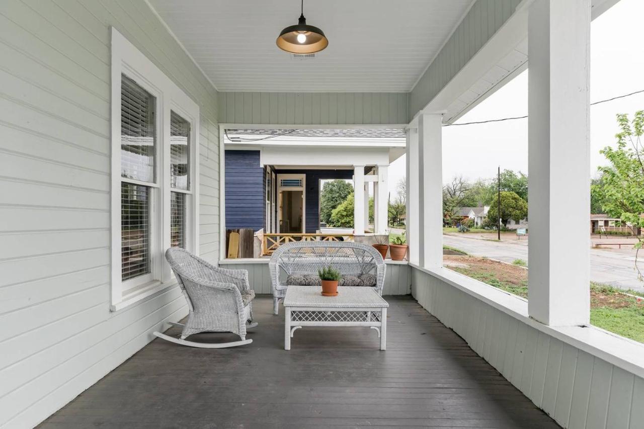 Restored 1930S Uptown Bungalow 2 Min. To Magnolia ウェーコ エクステリア 写真