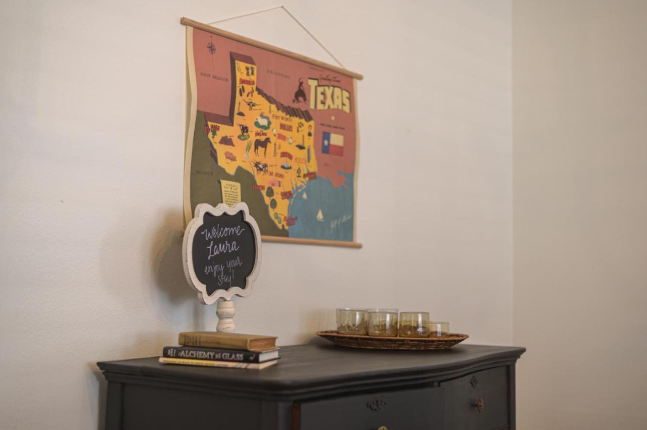 Restored 1930S Uptown Bungalow 2 Min. To Magnolia ウェーコ エクステリア 写真