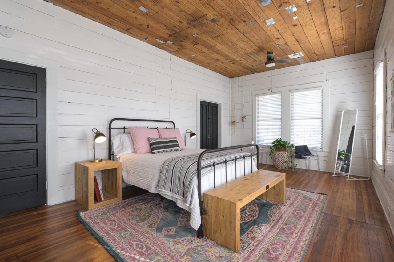 Restored 1930S Uptown Bungalow 2 Min. To Magnolia ウェーコ エクステリア 写真