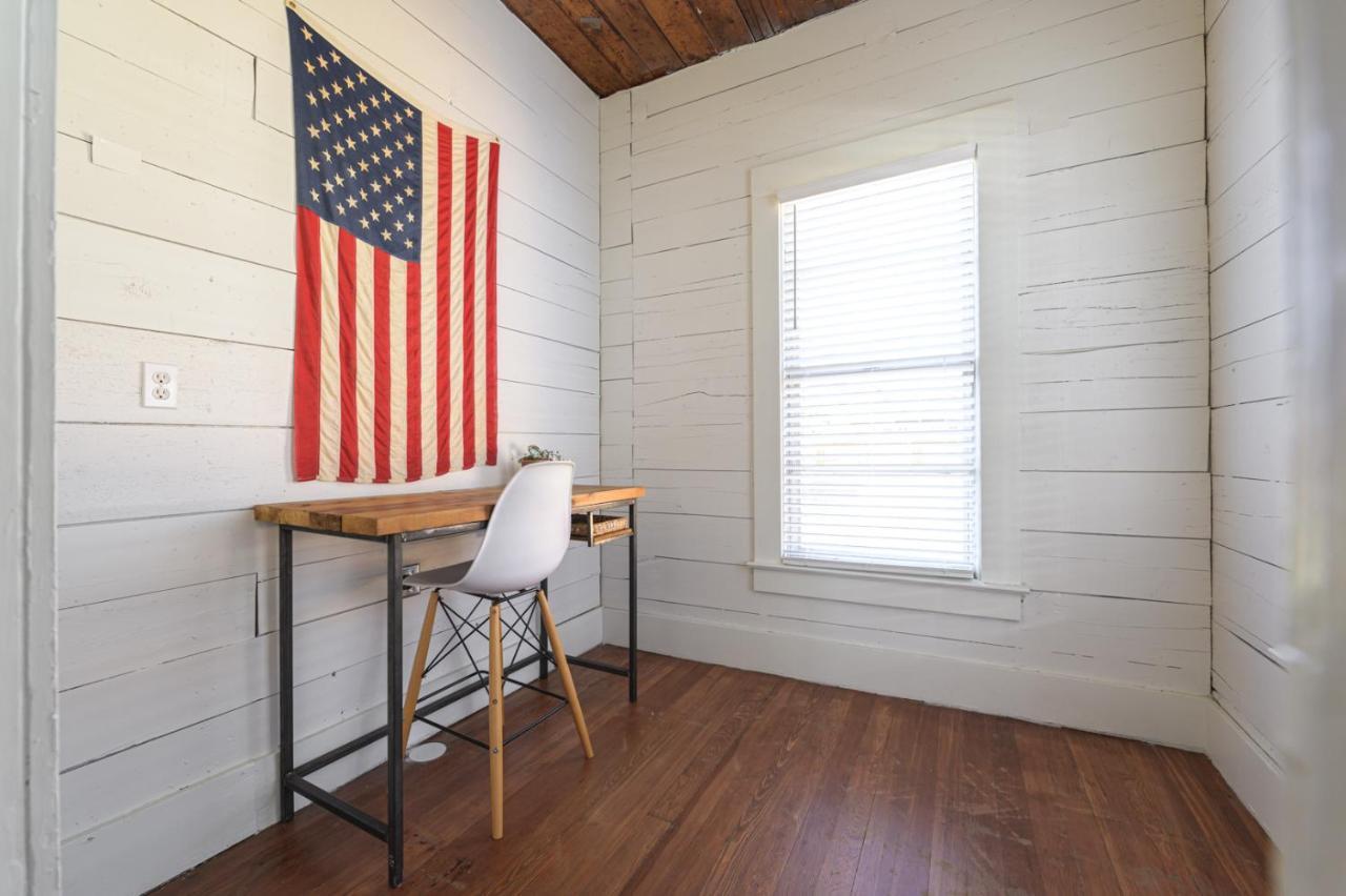 Restored 1930S Uptown Bungalow 2 Min. To Magnolia ウェーコ エクステリア 写真