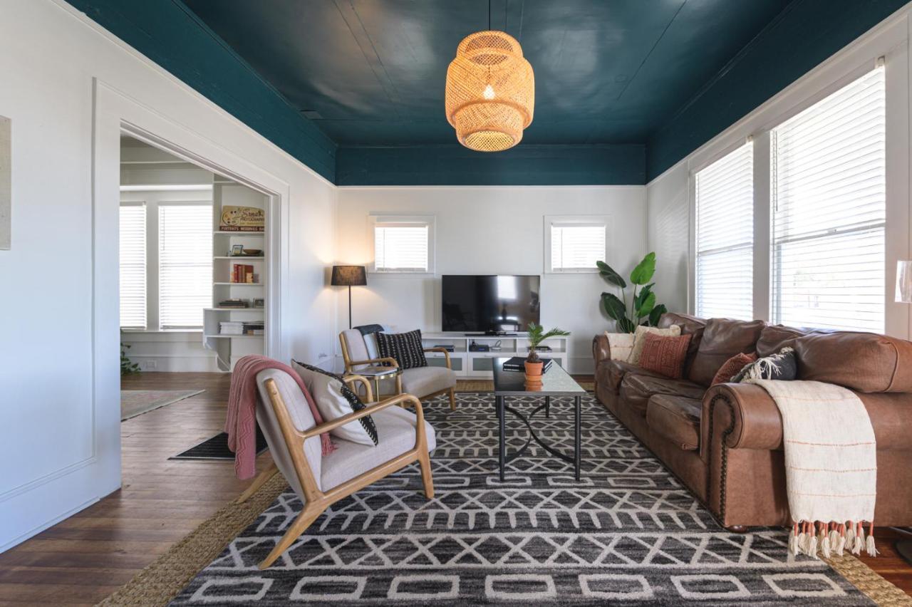 Restored 1930S Uptown Bungalow 2 Min. To Magnolia ウェーコ エクステリア 写真