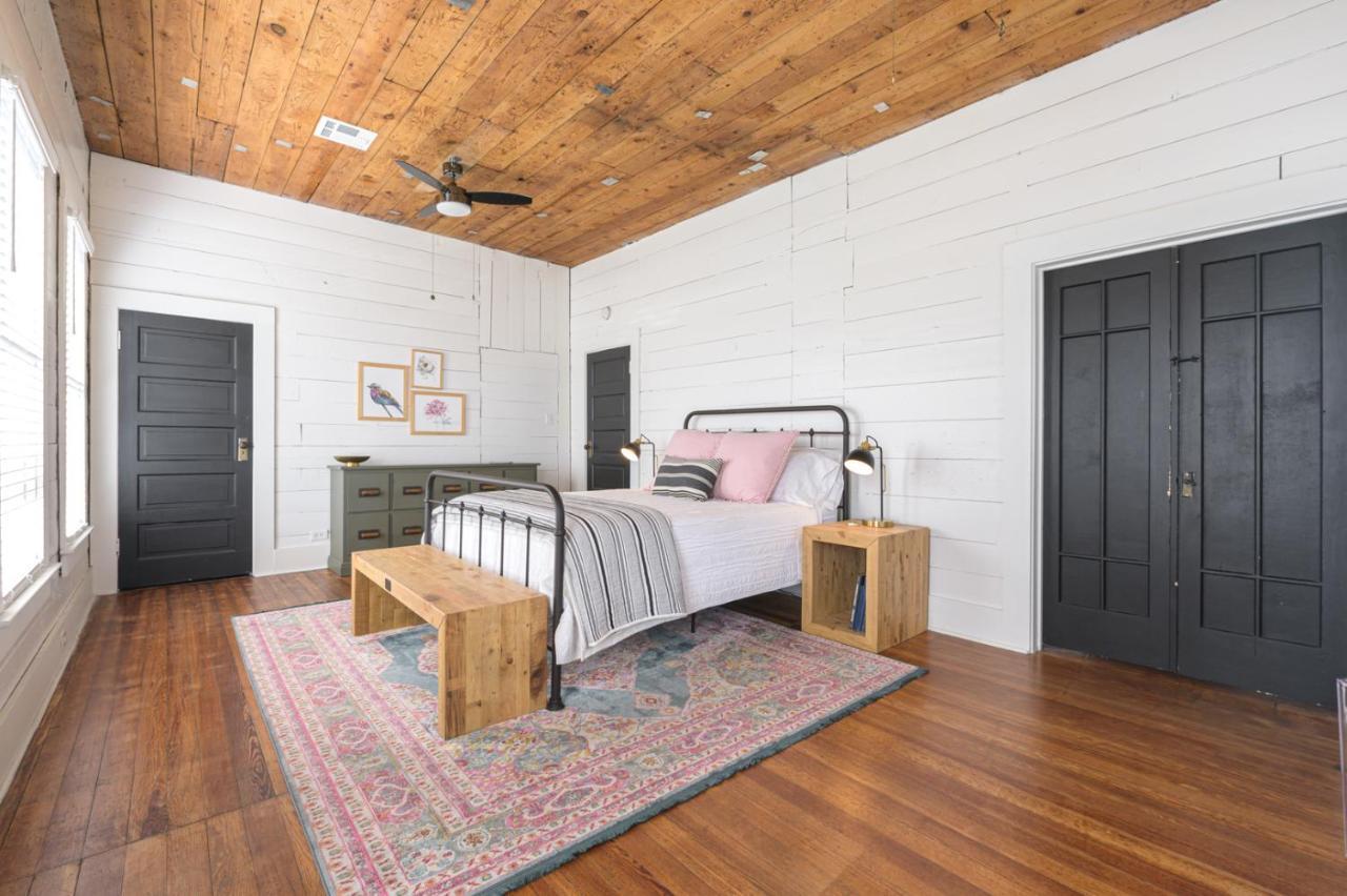 Restored 1930S Uptown Bungalow 2 Min. To Magnolia ウェーコ エクステリア 写真