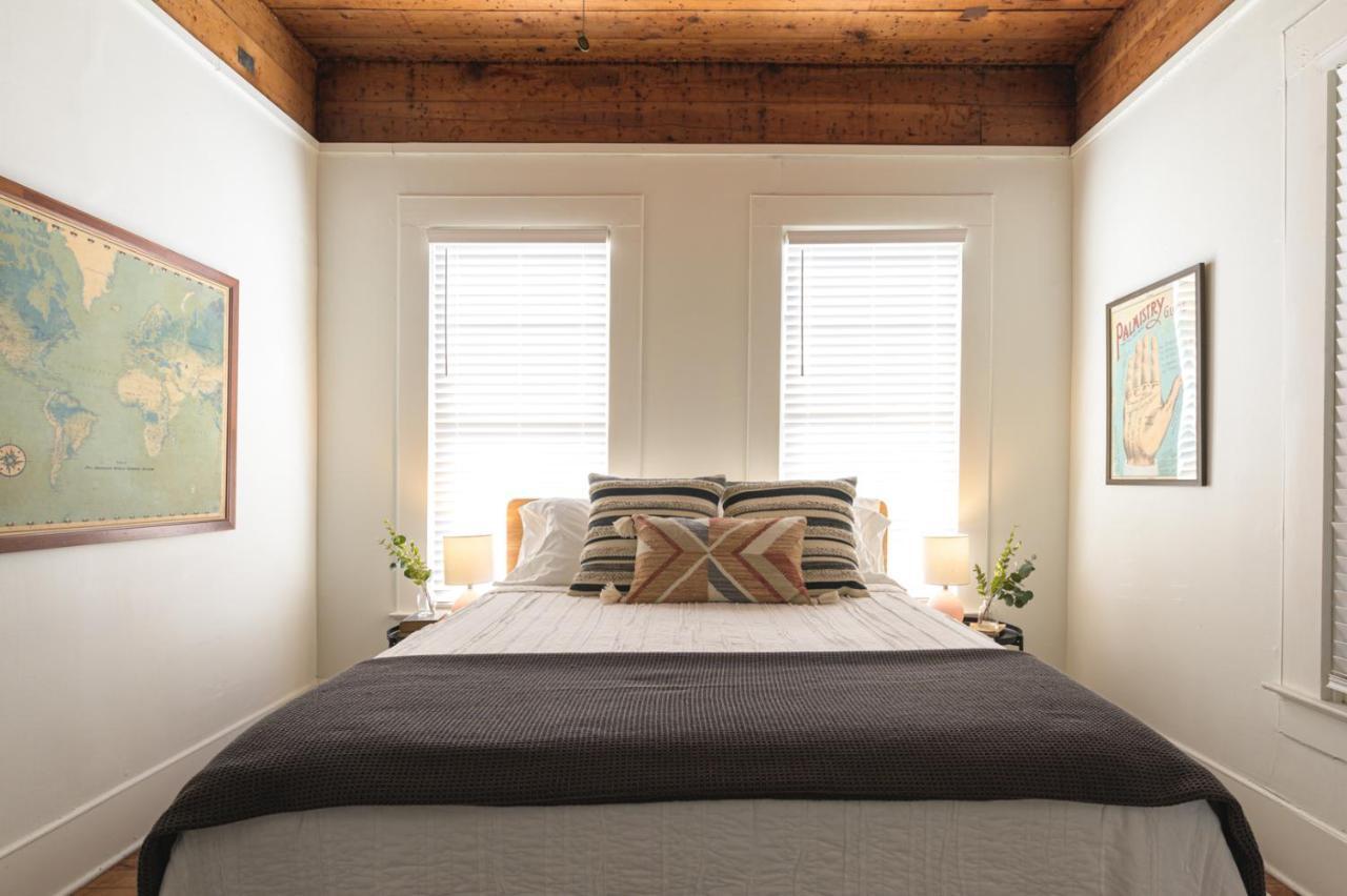 Restored 1930S Uptown Bungalow 2 Min. To Magnolia ウェーコ エクステリア 写真